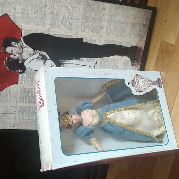 French Lady Barbie - Picture 4 of 13